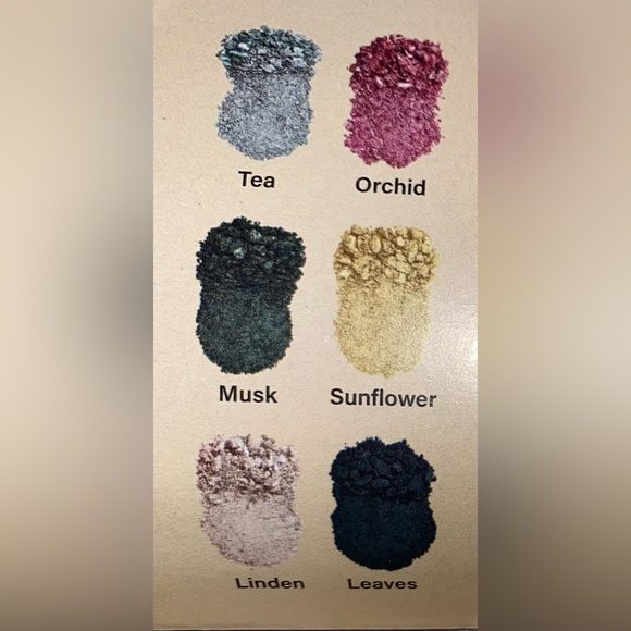 JAFRA YOU BLOOM EVERGREEN EYESHADOW PALLETE - Picture 2 of 2